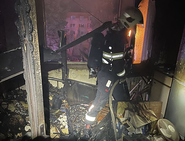 V Liberci hořel byt. Jednoho člověka oživovali, osm lidí se nadýchalo kouře