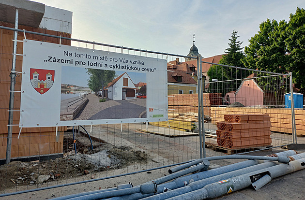 V Týně vylepšují zázemí pro vodáky a cyklisty. Město je chce udržet u centra