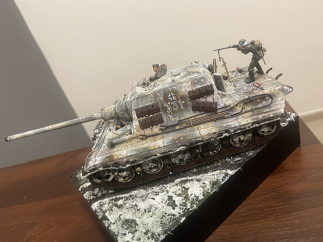 Příběh mého modelu: Jagdtiger 331 „Ocelový stín“ se vynořuje z mlhy Balatonu