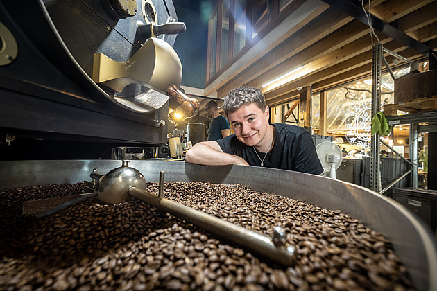 Barista roku: Před latte art byl člověk zvyklý na nahnědlý mix mléka a kafe