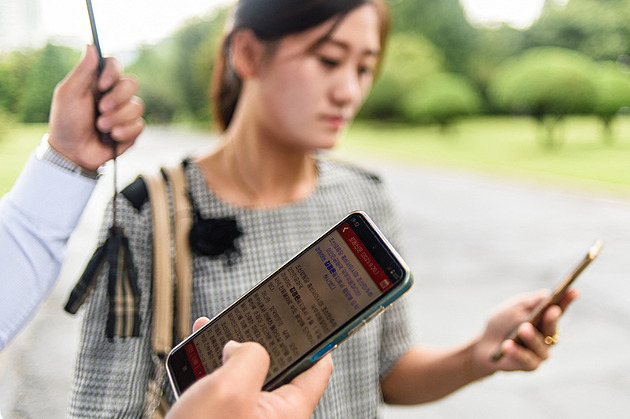 Takový smartphone byste nechtěli. Ukazuje, jak represivní dokáže být režim