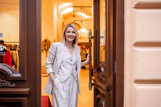 Pro české ženy jsou nákupy nervy. Bojíme se nechat si pomoci, říká stylistka