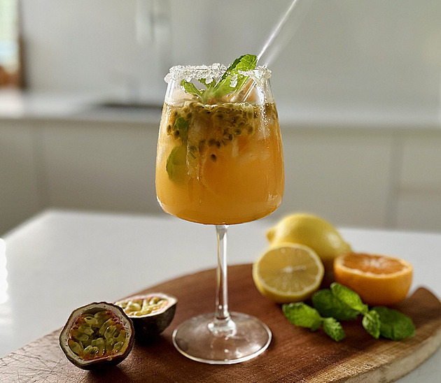 Citrusovo-zázvorový fizz s maracujou podle Petry Kamencové