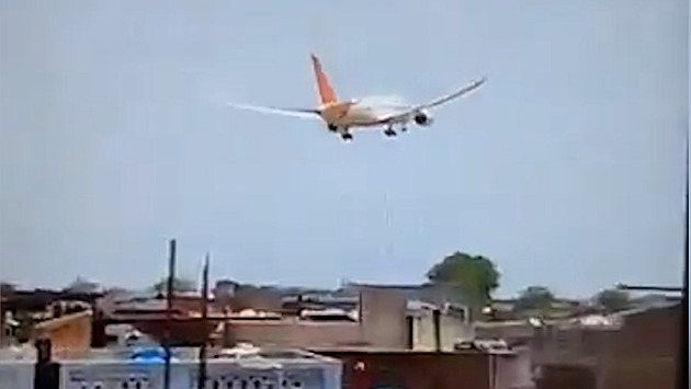 Havárii Air India natočil teenager milující letadla, vyděšený přestal používat mobil