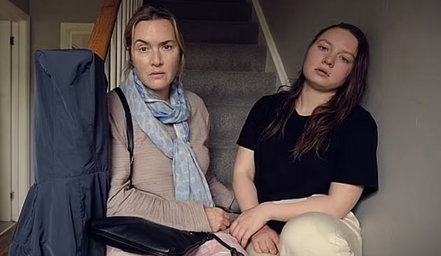 Nejsem protekční spratek, říká dcera Kate Winsletové, která také hraje