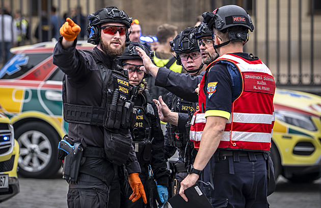 Střelec a sebevražedný atentátník, policejní výcvik uzavřel Pražský hrad