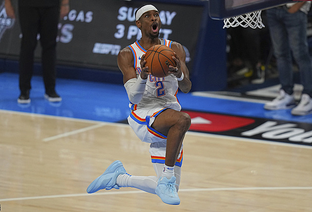 Téměř milion za zápas, rekordní plat v NBA. Gilgeous-Alexander pokračuje v Oklahomě