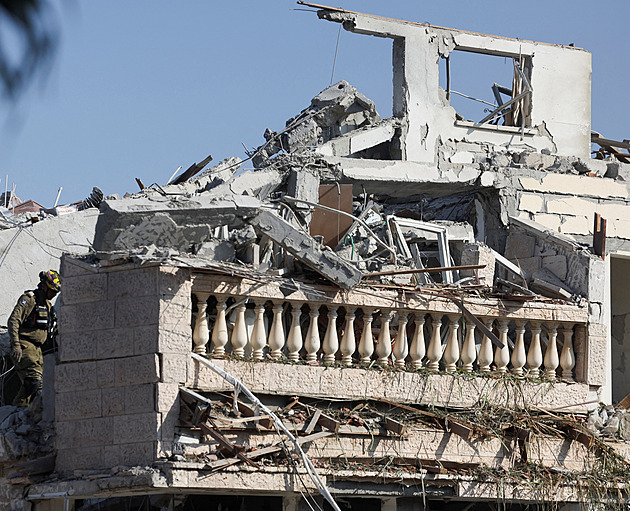 Íránský útok na Izrael zabil deset lidí. Jednáme v sebeobraně, tvrdí Teherán