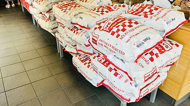 Řetězec Five Guys po odkladech konečně v Praze otevře pobočku