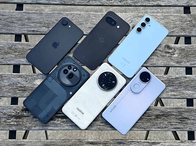 Má iPhone 16e vůbec šanci proti nadupaným prémiovkám střední třídy?