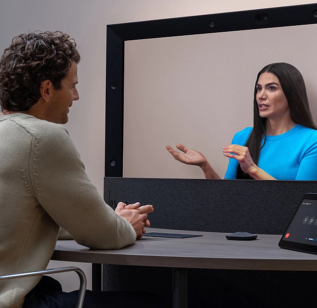 Videochat dostává novou, ale drahou dimenzi. „Přenese“ vás do místnosti