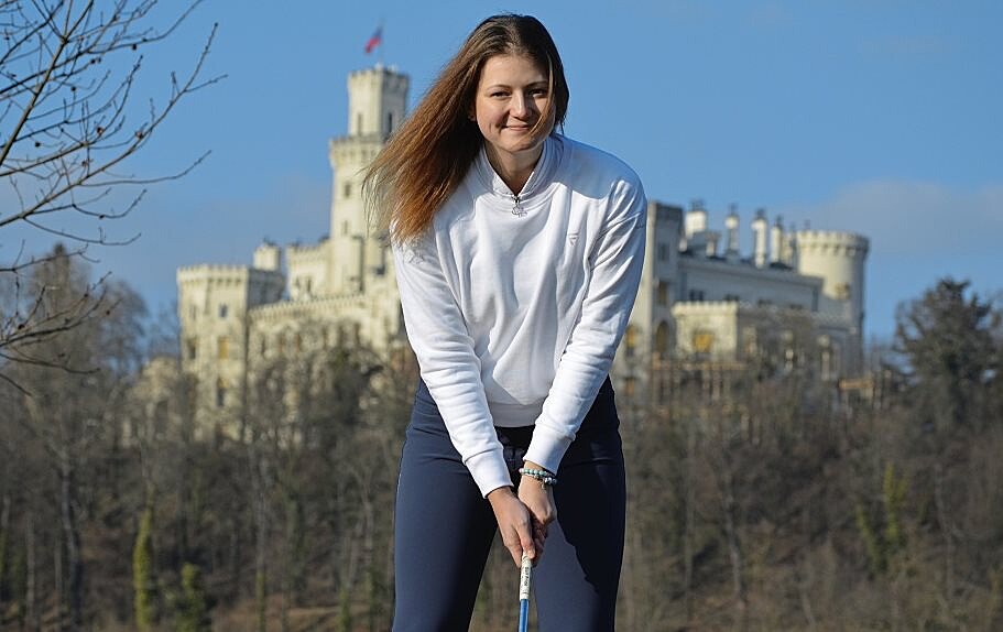 Golfistka Gabriela Roberta Vít� pochází z Hluboké nad Vltavou, kde je ze h�i�t�...