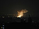 Snímek zachycuje kou� po explozi v Teheránu, na který zaúto�il Izrael. (13....