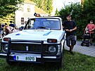 Pavel opf s modelem automobilu Lada Niva, stejnm, jak figuruje ve slavnm...