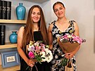 Sportovkyn Laura Csomov a Michaela Blkov pevzaly od primtora msta...
