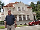 Historik Jaromr Polek u vily Jaro ermka, echa, kter byl 10. ervna 1945...