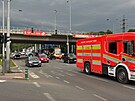 Havarovan vozidla blokovala dopravu na Bucharov ulici. (15. ervna 2025)