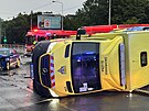 V Hostivai se po srce s jinm autem pevrtila sanitka. (15. ervna 2025)