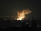 Snímek zachycuje kou� po explozi v Teheránu, na který zaúto�il Izrael. (13....