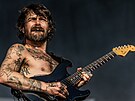 Kytarista kapely Biffy Clyro na koncert na festivalu Rock for People (14....