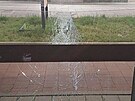 Nsledky dn vandala na autobusov zastvce v Ostrav  Zbehu (17. ervna...
