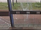 Nsledky dn vandala na autobusov zastvce v Ostrav  Zbehu (17. ervna...