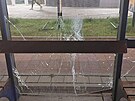 Nsledky dn vandala na autobusov zastvce v Ostrav  Zbehu (17. ervna...