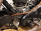 Anglick motocykl AJS 500 OHV z roku 1929 se dky ikovnosti student Vysok...