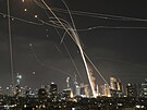 Írán zaúto�il raketami na Izrael v odvet� za útok �idovského státu. Exploze...