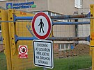 Kvli rekonstrukci veden horkovodu je uzaven i chodnk a parkovit ped...
