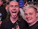 Filip Souek se fot s fanoukem, kterho pi koncertu Linkin Park oholila...