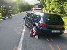 Pi eln srce dvou osobnch aut u Psaova na umpersku se zranilo pt lid,...