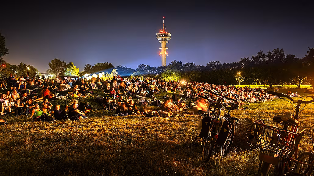 Pardubické letní kino ka�doro�n� nav�tíví tisíce lidí.