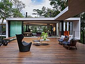 Teprve a� se dostanete do vý�ek, p�ekvapí vás, �e fasády Casa Açucena jsou...