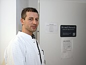 Syrský léka Ayham Darouich ije a ordinuje v Berlín. (17. prosince 2024)