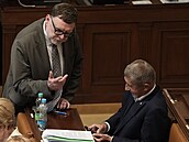Ministr financí Zbynk Stanjura musel pijít do jednacího sálu ped hlasováním...
