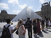 Paíské muzeum Louvre se kvli stávce zamstnanc uzavelo veejnosti. (16....