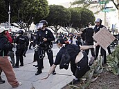 Protesty v americkém Los Angeles proti Trumpov migraní politice (11. ervna...