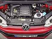 Pojistková skíka v motorovém prostoru je nejastji u baterie - tady do ní...