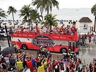 Oslavný prjezd podél pláe na Florid po zisku Stanley Cupu.