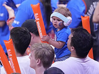 Malý fanou�ek Oklahoma City Thunder p�ed pátým finále NBA