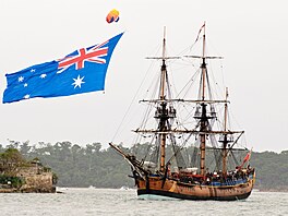 Replika lodi HM Bark Endeavour v pístavu Sydney