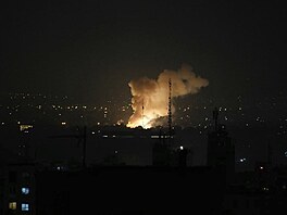 Snímek zachycuje kou po explozi v Teheránu, na který zaútoil Izrael. (13....
