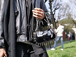Po é�e decentního �quiet luxury� se do módy op�t vrací rockerská image. Zatím...