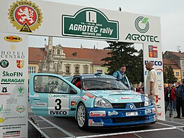 Agrotec rally Hustopee startuje, první vozy se z rampy vydaly na tra v roce...