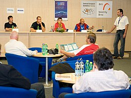 Tisková konference bhem Agrotec rally Hustopee v roce 2009, editel Martin...