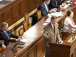Dáváme vlád dvru a as, ekl ped poslanci ministr vnitra a éf STAN Vít...