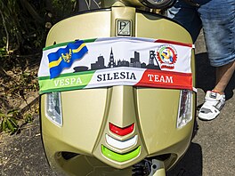 Spanilá jízda Prahou v rámci setkání majitel a píznivc italských skútr...