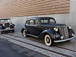 Národní technické muzeum (NTM) v Praze otevelo výstavu historických automobil...