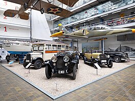 Národní technické muzeum (NTM) v Praze otevelo výstavu historických automobil...
